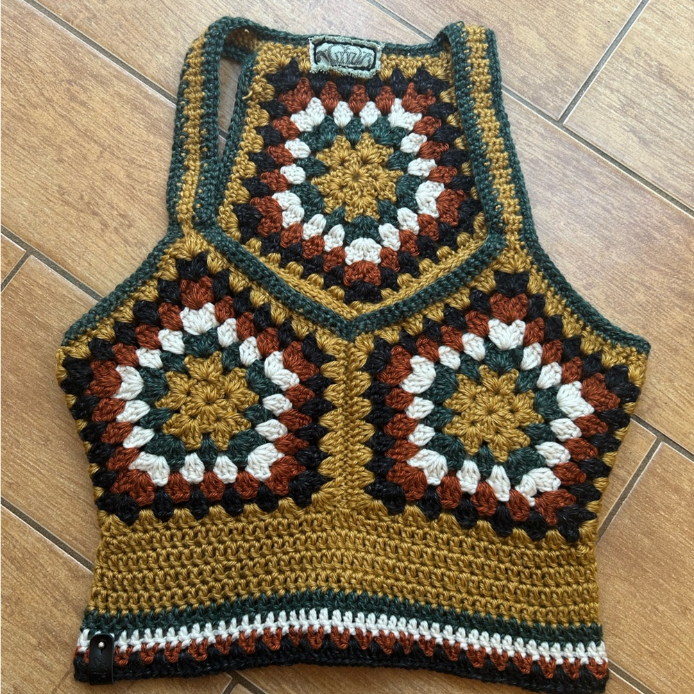 Handmade custom crochet granny hexagon vest/crop top - Picture 4 of 5